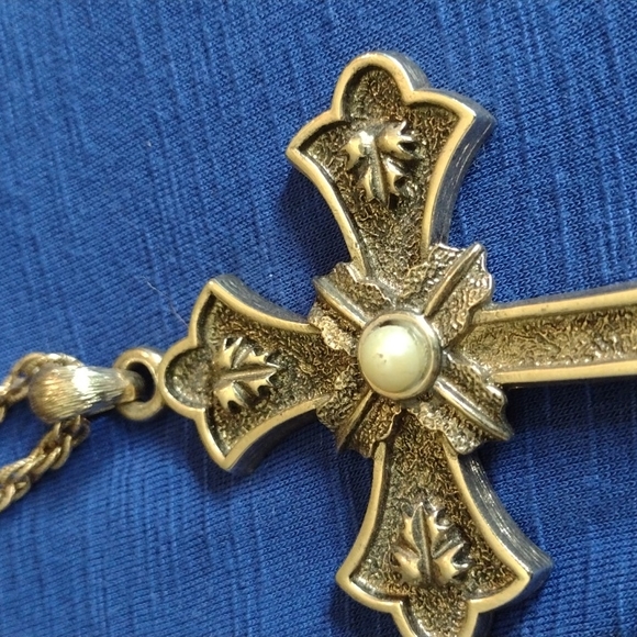 Sarah Coventry cross necklace gold - Picture 3 of 7